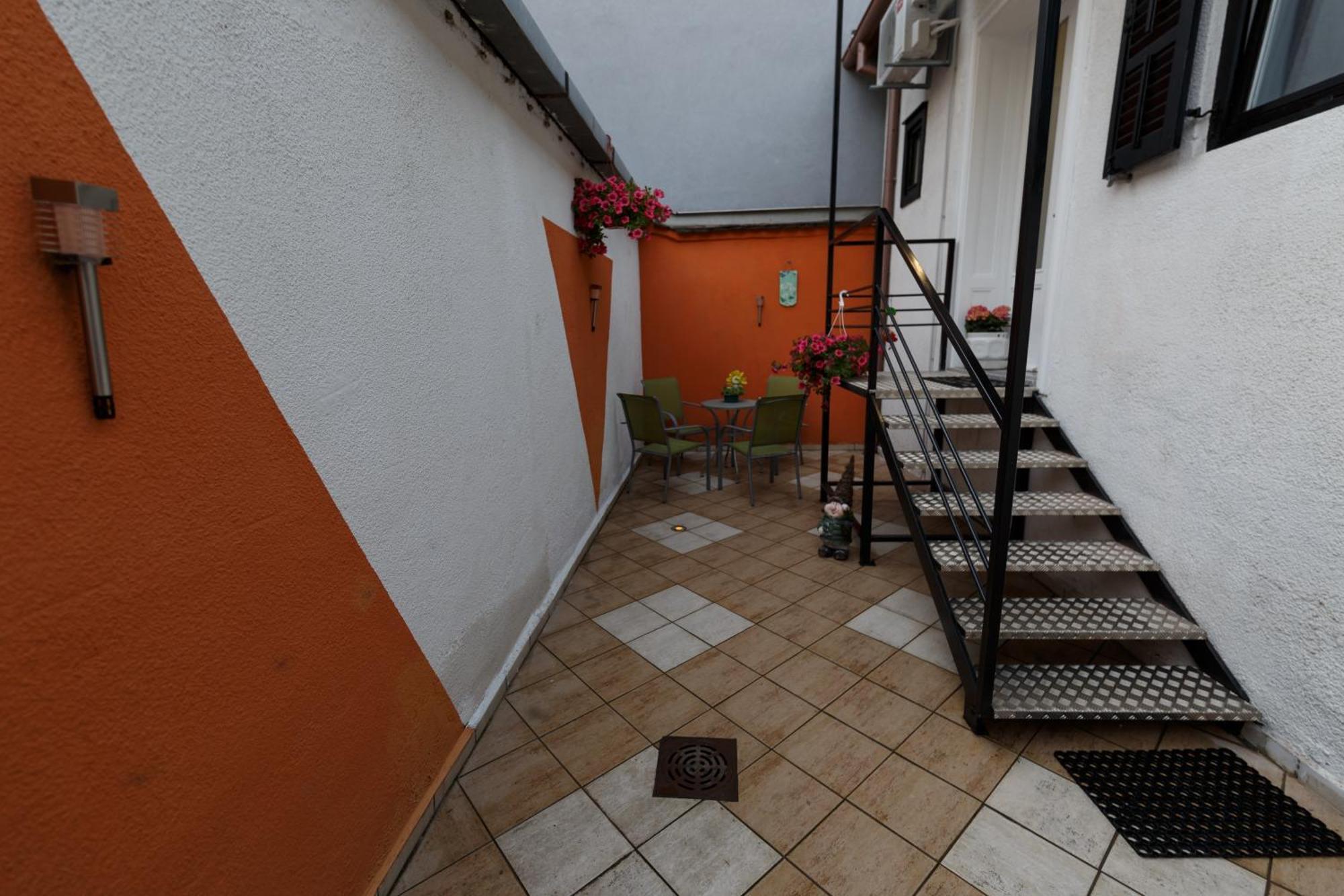 Apartman Royal Slavonski Brod Exterior foto